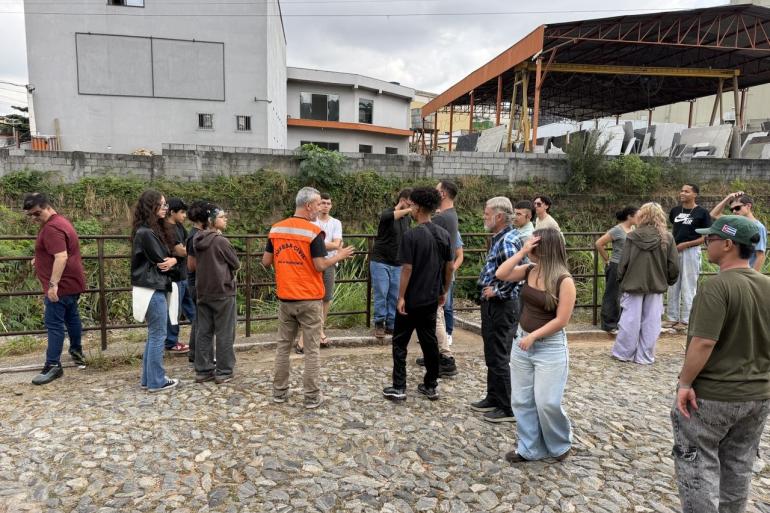 Alunos da UNIFAL-MG participam de visita técnica à Defesa Civil de Belo Horizonte