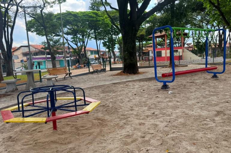 PBH conclui reforma de mais uma praça e avança na revitalização de outras áreas de lazer por toda a cidade PBH conclui reforma de mais uma praça e avança na revitalização de outras áreas de lazer pela cidade