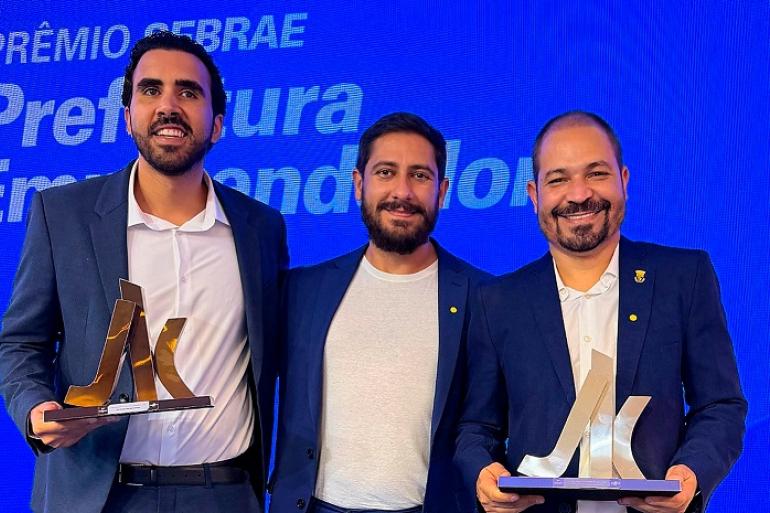 Prefeitura de BH recebe dois prêmios em iniciativa do Sebrae Minas Prefeitura de BH recebe dois prêmios em iniciativa do Sebrae Minas