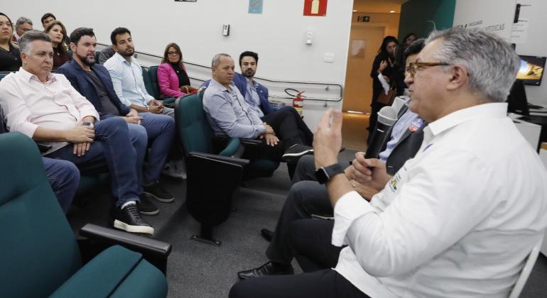 Em encontro com ministro, Damião debate mais recursos para a área da saúde 