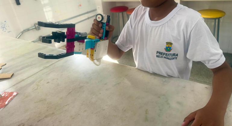 Projeto das garras mecânicas fortalece ensino de robótica nas escolas municipais