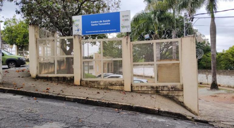 Unidades de Saúde com horário ampliado e 24h já atenderam mais de 46 mil pessoas Fachada do Centro de Saúde Santa Terezinha