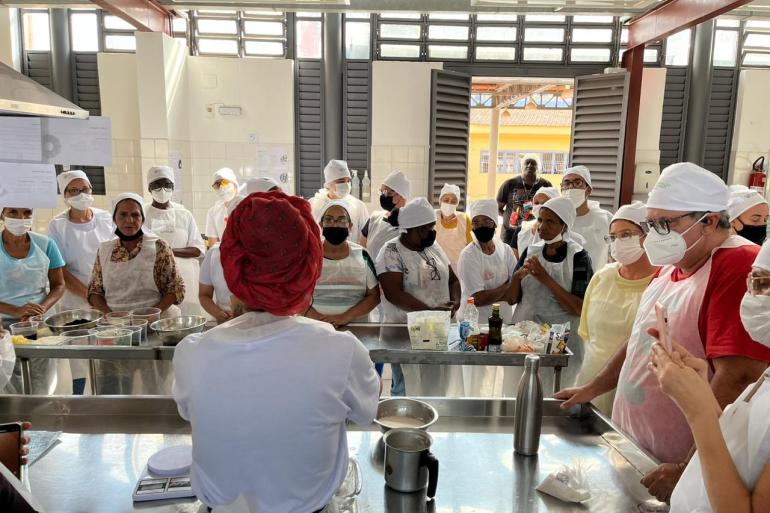 PBH abre inscrições para os cursos de culinária vegetariana e vegana, auxiliar de panificação e salgadeiros