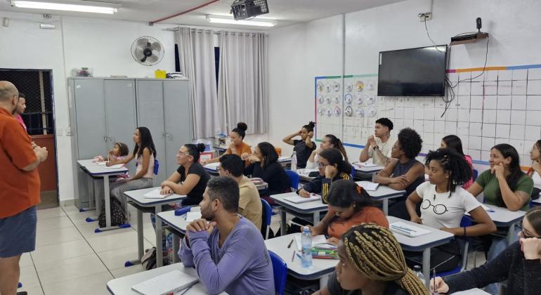 Cursinho Voa, Papagaio! prepara alunos da Escola Ulysses Guimarães para o Enem