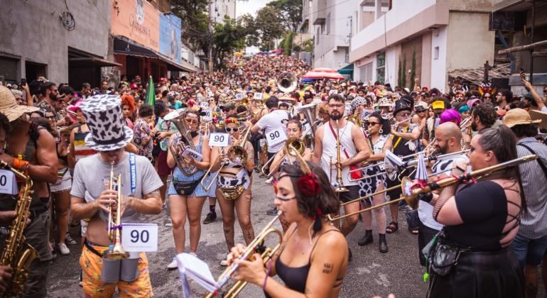 PBH divulga programação de desfiles dos Blocos de Rua do pré-carnaval de 2025