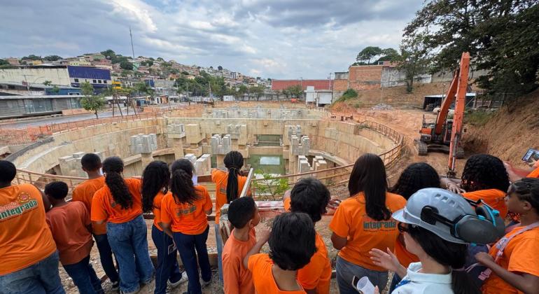 Alunos da rede municipal participam de atividade da Urbel sobre impactos das inundações Alunos da rede municipal participam de atividade da Urbel sobre impactos das inundações