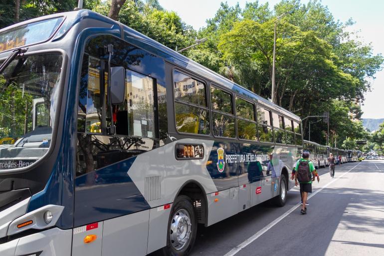 Ônibus novos, fiscalização permanente e mais investimentos reforçam a qualidade do transporte coletivo de BH Ônibus novos perfilados, que foram incorporados ao sistema de transporte coletivo de BH.