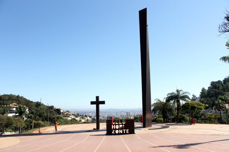 Vista da Praça do Papa recém revitalizada pela PBH