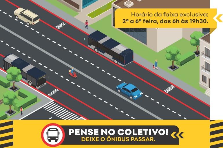 Arte mostra uma via com quatro faixas, sendo que na direita há um ônibus e na central um carro azul. Traz ainda um lettering onde se lê: Pense no coletivo! deixe o ônibus passar.