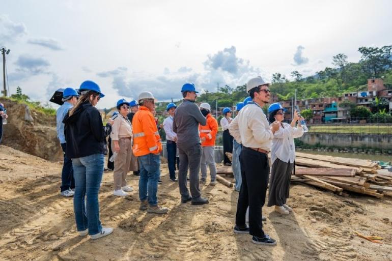 Programa BH Cidade Viva é destaque em evento internacional sobre mudanças climáticas Representantes da PBH participam de visitas técnicas a experiências desenvolvidas em Medellín, entre elas Primavera Norte e Parques del Río.