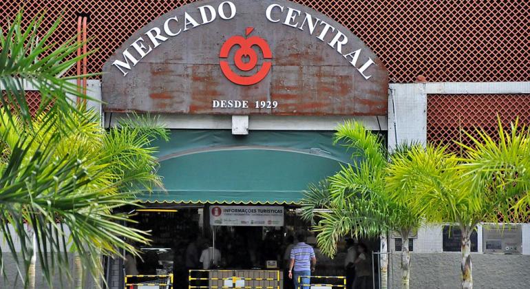 Fachada do Mercado Central, durante o dia. 