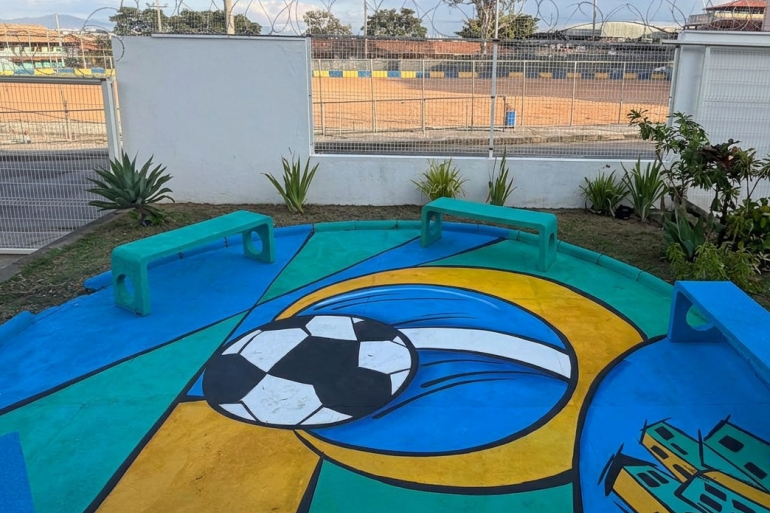 Cras Apolônia entra no clima da Copa com atividade de pintura realizada por jovens da comunidade
