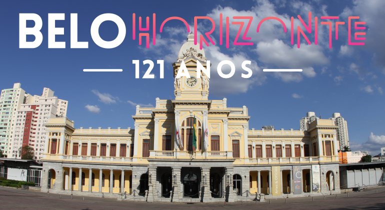 Prefeitura comemora os 121 anos de Belo Horizonte com extensa programação Foto da Praça da Estação durante o dia com a marca Belo Horizonte - 121 anos