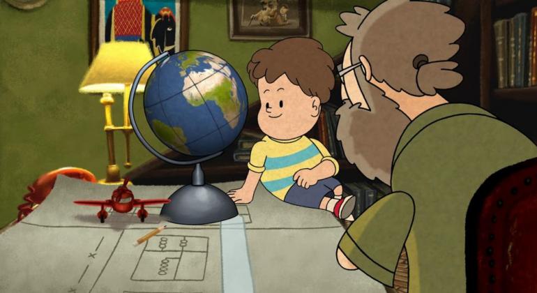 Animação de criança, sentada à mesa, ao lado do globo terrestre, observando desenho de homem de costas com barba e óculos. 