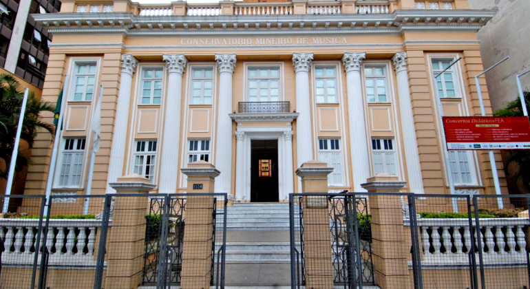 Seminário do Sistema Municipal de Informações e Indicadores Culturais acontece nos dias 4 e 5/11. Foto: Arquivo PBH Fachada do Conservatório da UFMG durante o dia.