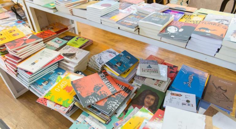 PBH seleciona Organização da Sociedade Civil para realização do FLI-BH e da Vira Estante lotada de livros