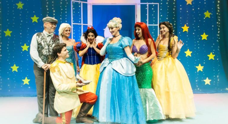 Peça infantil leva personagens clássicos da Disney ao Teatro Francisco Nunes