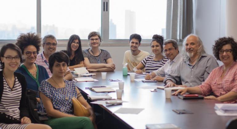Reformulada, Comissão de Internacionalização da Cultura da Prefeitura de Belo Horizonte define novas atribuições. Foto: Divulgação PBH Onze membros da Comissão de Internacionalização da Cultura da Prefeitura de BH em reunião.