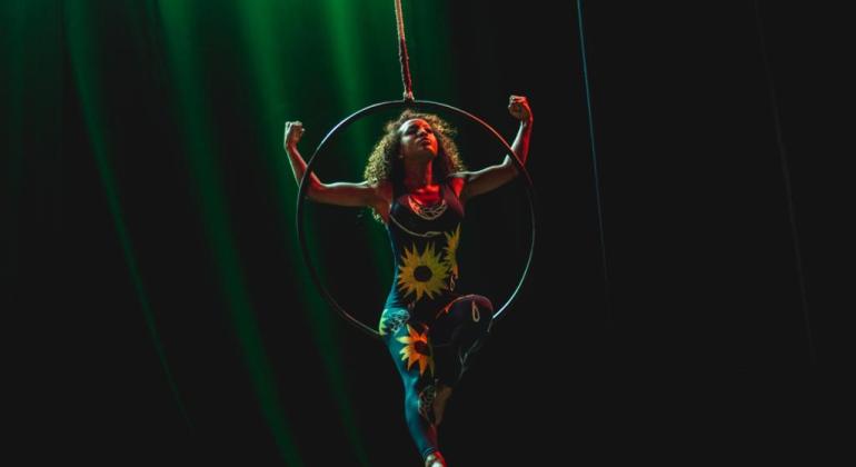 Teatro Marília recebe espetáculo gratuito de circo e dança