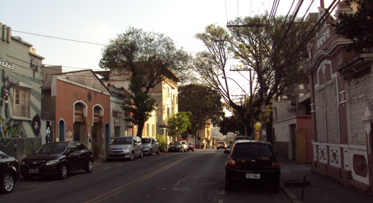 Projeto Expedições do Patrimônio debate a história do bairro Santa Tereza Imagem de uma das ruas do bairro Santa Tereza