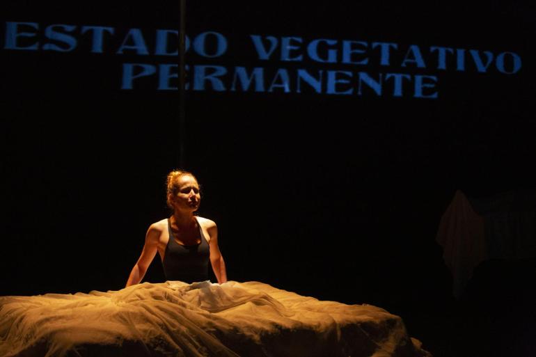 Anna Campos volta à cena com espetáculo sobre ausência e corpo Anna Campos volta à cena com espetáculo sobre ausência e corpo
