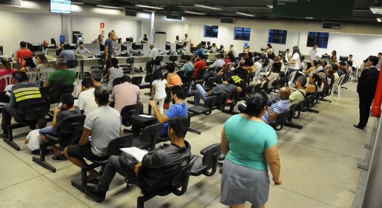 Prefeitura de Belo Horizonte participa do Dia D, mobilização para estimular a inserção produtiva de pessoas com deficiência, no dia 27/9. Foto: Adão de Souza/PBH Mais de quarenta pessoas aguardando atendimento no BH Resolve.