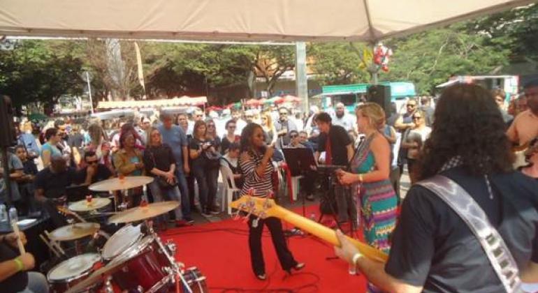 Shows, exposição de fuscas e gastronomia no BH é da Gente deste domingo Shows, exposição de fuscas e gastronomia no BH é da Gente deste domingo