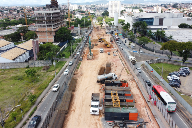 Segundo turno de trabalho acelera obras da trincheira Cristo Rei