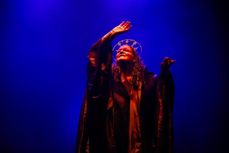 Teatro Marília recebe espetáculo inspirado nas forças primordiais da terra Teatro Marília recebe espetáculo inspirado nas forças primordiais da terra