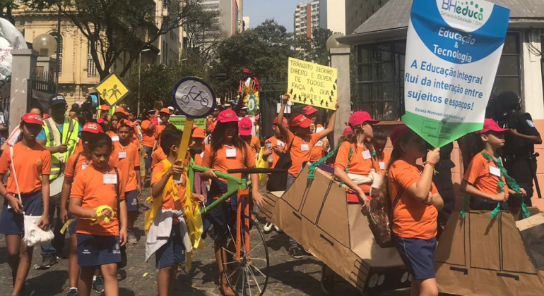 Semana da Educação tem cortejo nesta terça e atividades seguem até 23/9 Cortejo de estudantes no BH Educa 2019