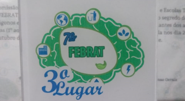 Escolas da Rede Municipal de Educação têm trabalhos premiados na VII Feira Brasileira de Colégios de Aplicação e Escolas Técnicas. Foto: Divulgação PBH Placa de prêmio com os dizeres: "7º Febrat - 3º lugar".