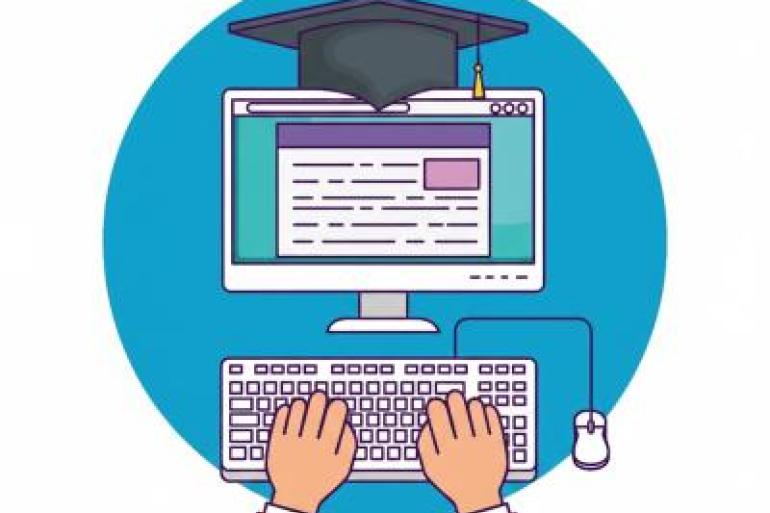 Educação Digital e Midiática #paratodosverem:Ilustração centralizada em um círculo azul mostrando um monitor de computador com um capelo de formatura no topo. Abaixo, mãos digitam em um teclado branco ao lado de um mouse. Simboliza a educação digital e formatura online.