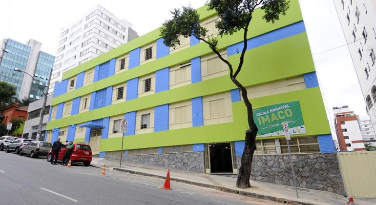 Prefeitura abre segunda chamada para matrículas e cadastros do ensino infantil Fachada de escola municipal