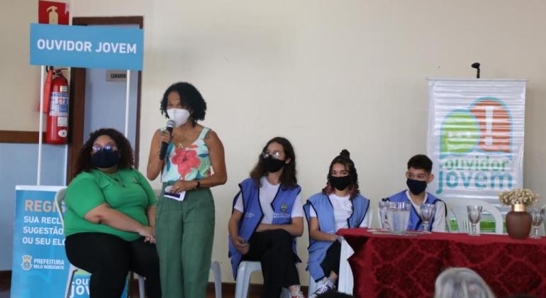 Prefeitura de Belo Horizonte nomeia Jovens Ouvidores na rede municipal de Educação Prefeitura de Belo Horizonte nomeia Jovens Ouvidores na rede municipal de Educação