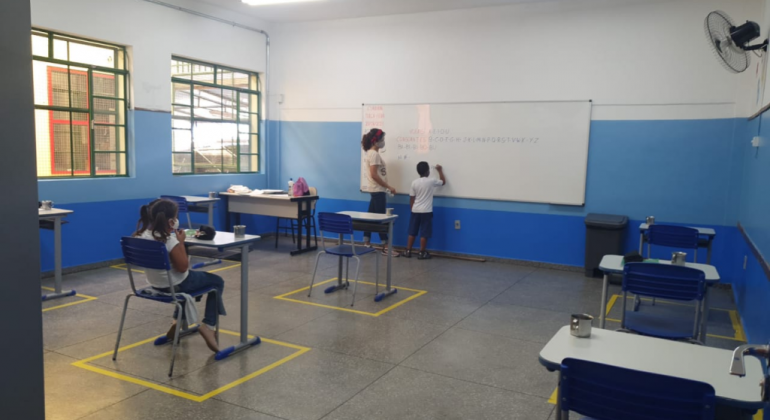 Imagem de sala de aula