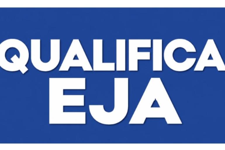 Qualifica EJA O termo 'Qualifica EJA' escrito de branco em fundo azul