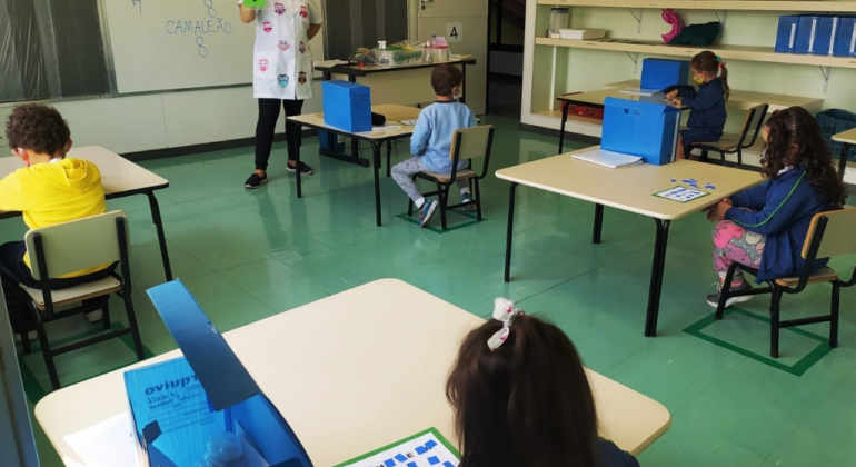 PBH recebe, no dia 5, alunos do 4º e 5º ano para aulas presenciais Sala de aula