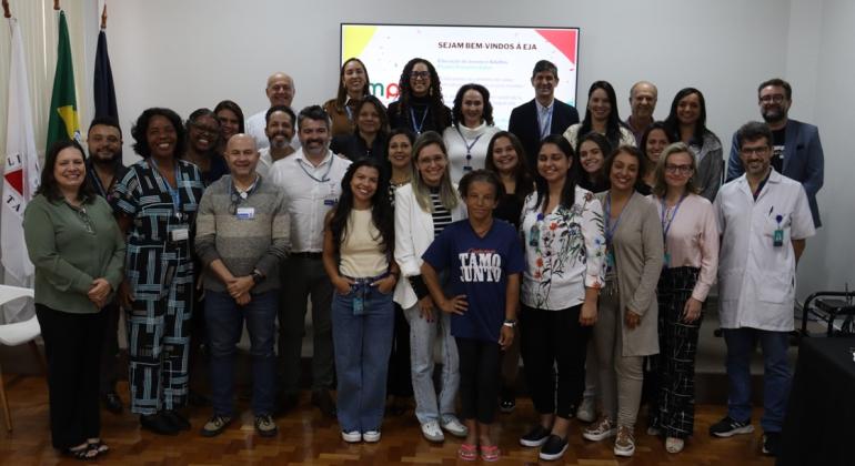 PBH e Hospital da Baleia inauguram duas turmas de EJA no setor de nefrologia