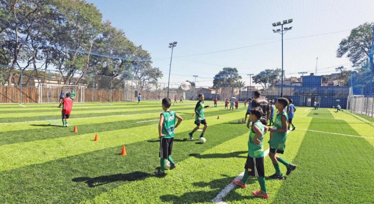 Esporte Esperança abre vagas para aulas gratuitas de futebol misto 