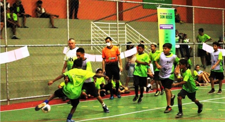 Esporte Esperança abre vagas para aulas de futebol na Vila Sumaré