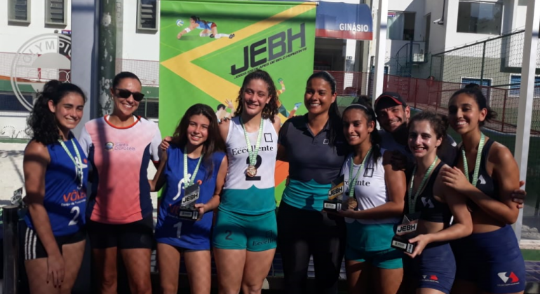 Notícia: Handebol Feminino no topo do pódio - Colégio Santo Agostinho