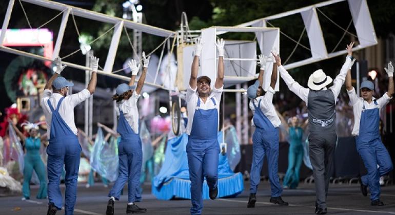 Programação de desfiles das Escolas de Samba e Blocos Caricatos do Carnaval 2025