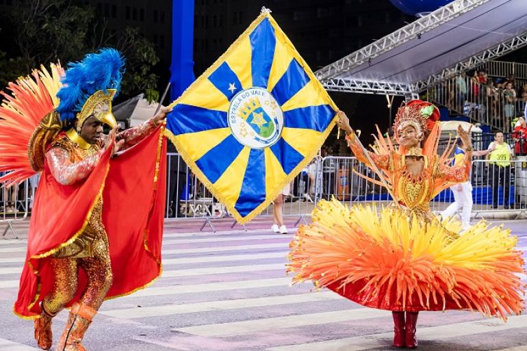 Estrela do Vale e Estivadores do Havaí conquistam o carnaval de passarela de BH