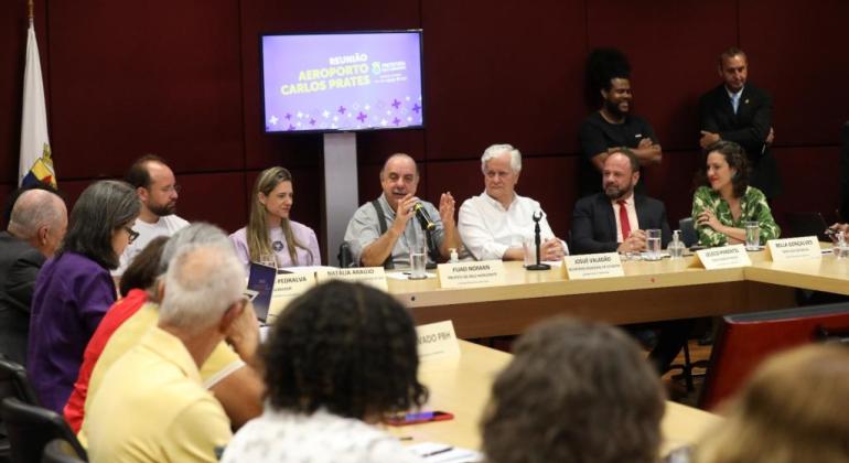 Fuad Noman recebe moradores do entorno do Aeroporto Carlos Prates