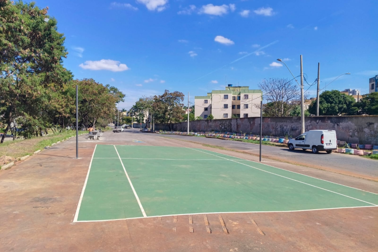 PBH entrega à população quadra de peteca criada em antigo bota-fora na Região Norte