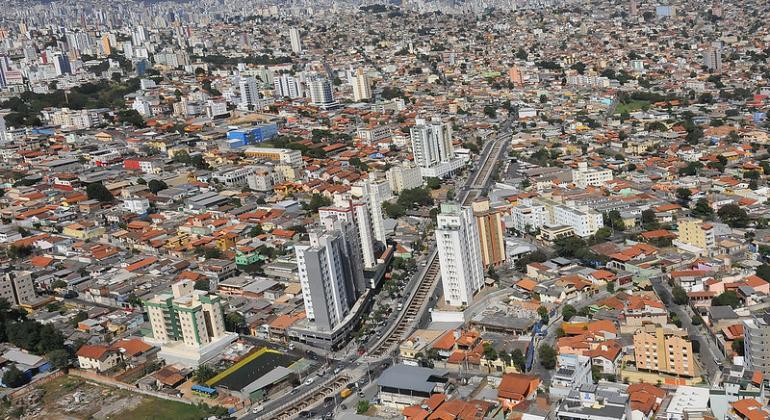 Extrato de Débitos e Certidão Negativa poderão ser requeridos pela internet Foto da vista aérea de Belo Horizonte