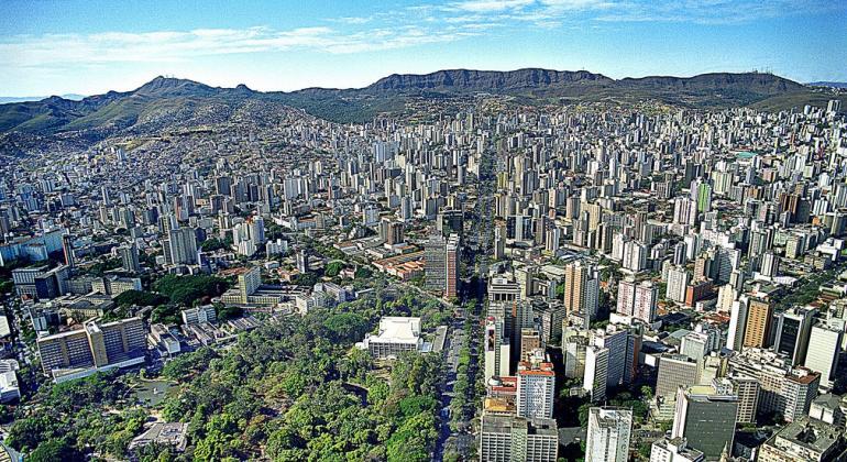 Prefeitura de Belo Horizonte elabora documento para nova avaliação de imóveis Vista aérea de Belo Horizonte