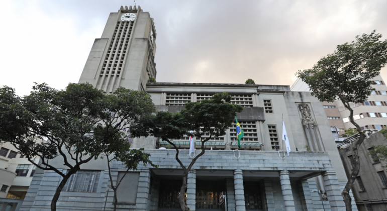 Contribuinte que antecipar pagamento IPTU 2021 terá desconto de 6% Fachada da Prefeitura de Belo Horizonte