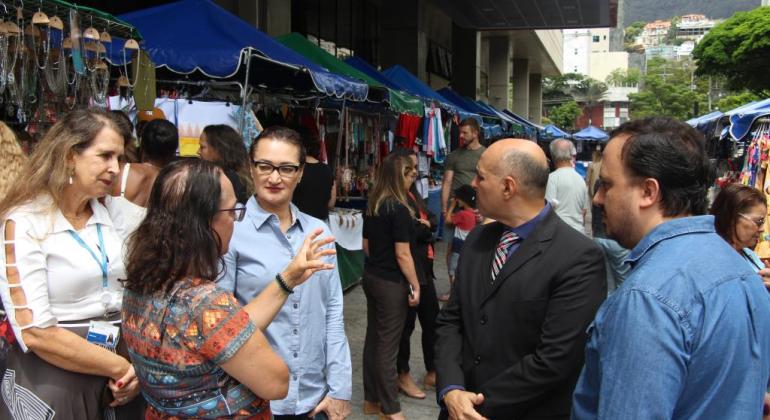 Prefeitura e TJMG renovam parceria para Feira Cidadania Solidária Prefeitura e TJMG renovam parceria para Feira Cidadania Solidária