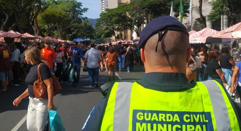 Prefeitura de BH reforça a segurança na Feira da Afonso Pena
